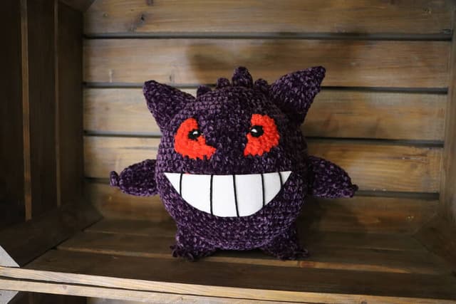 Une grosse peluche Ectoplasma en crochet